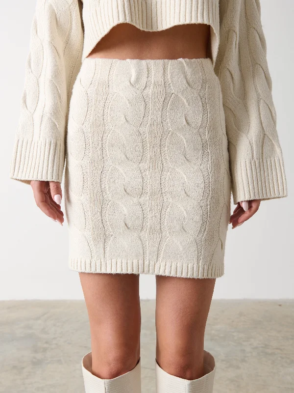 hunter-cable-knit-mini-skirt-cream